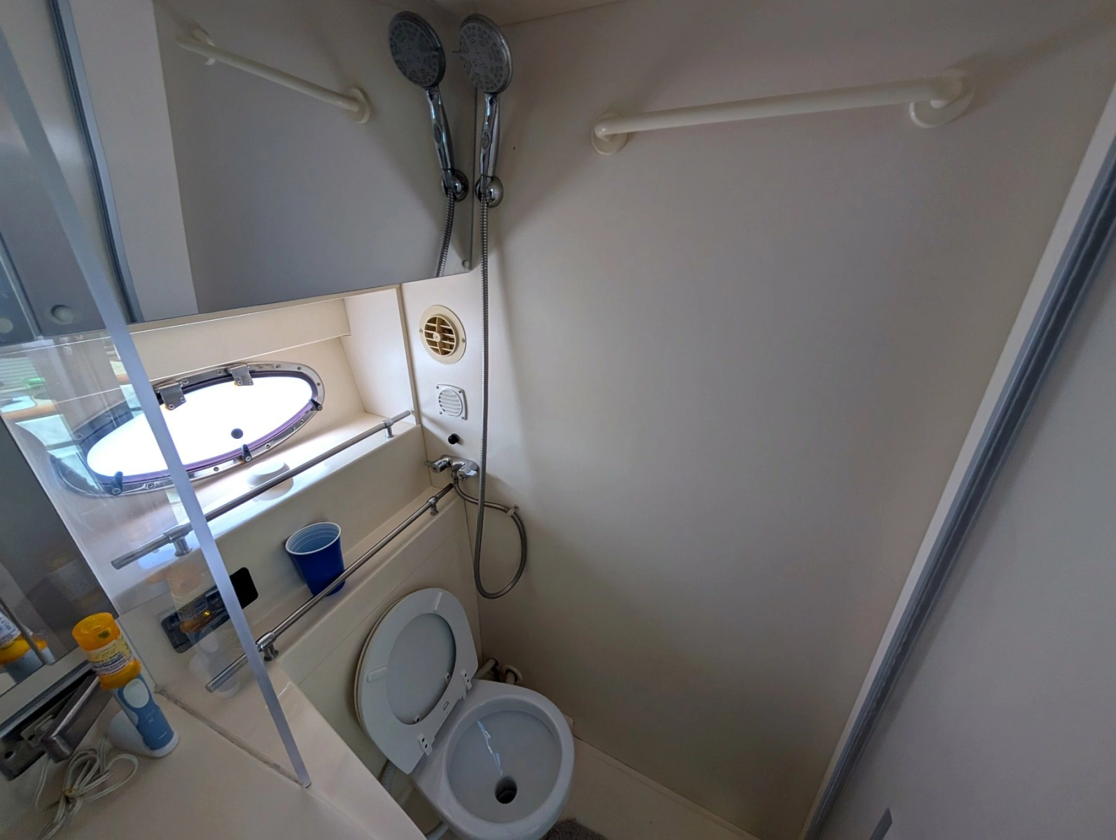 2001 Carver 326 Aft Cabin