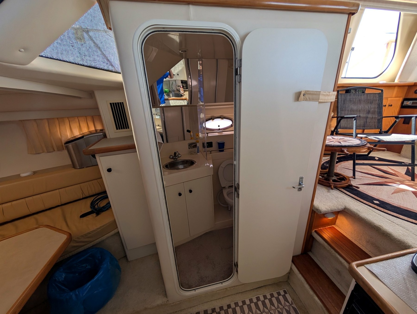 2001 Carver 326 Aft Cabin