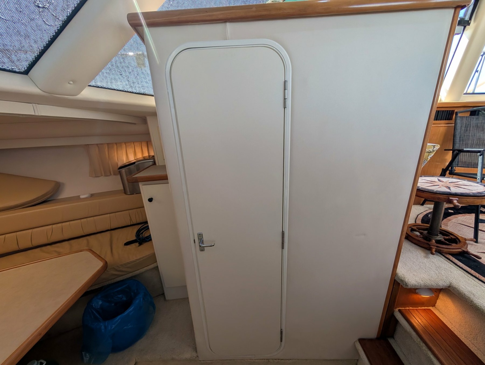 2001 Carver 326 Aft Cabin