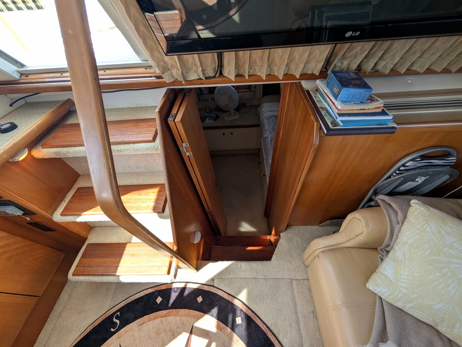 2001 Carver 326 Aft Cabin