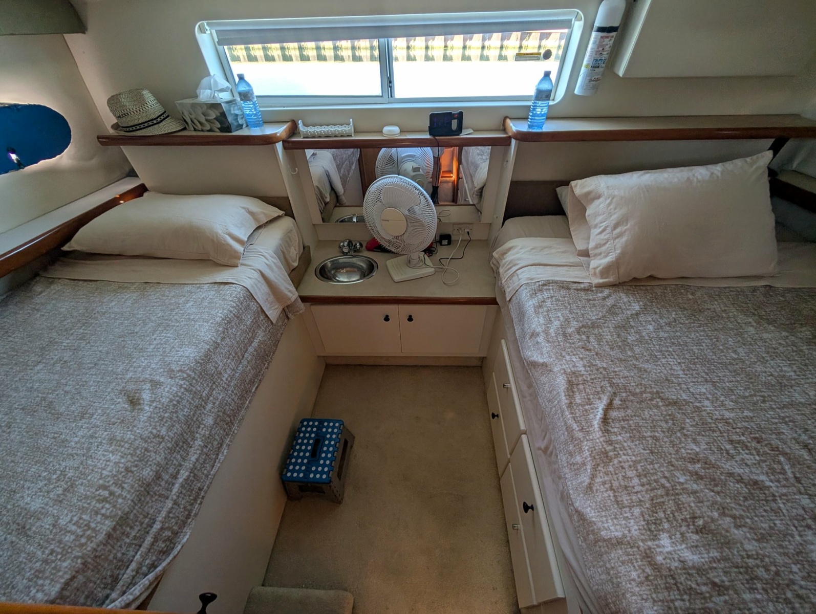 2001 Carver 326 Aft Cabin