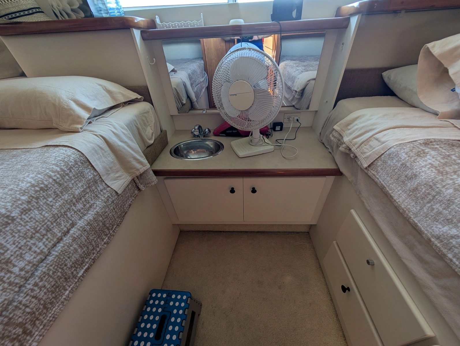 2001 Carver 326 Aft Cabin