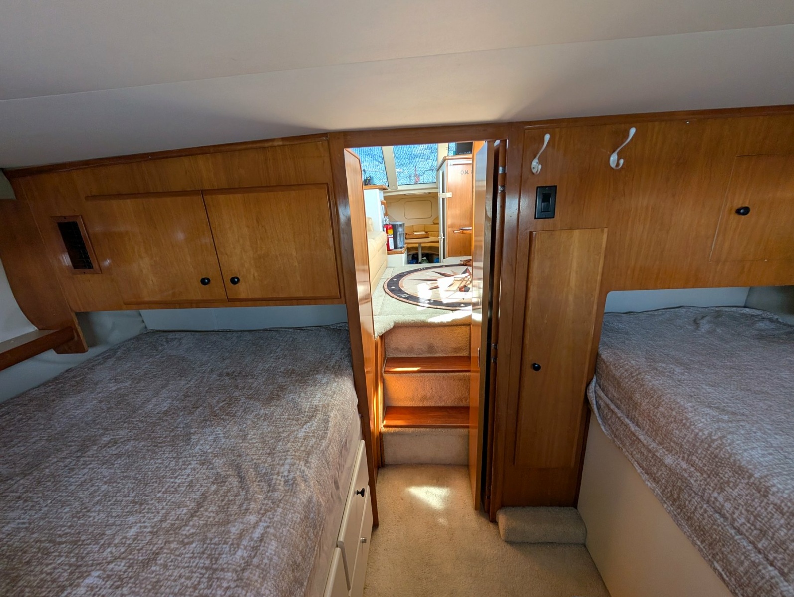 2001 Carver 326 Aft Cabin