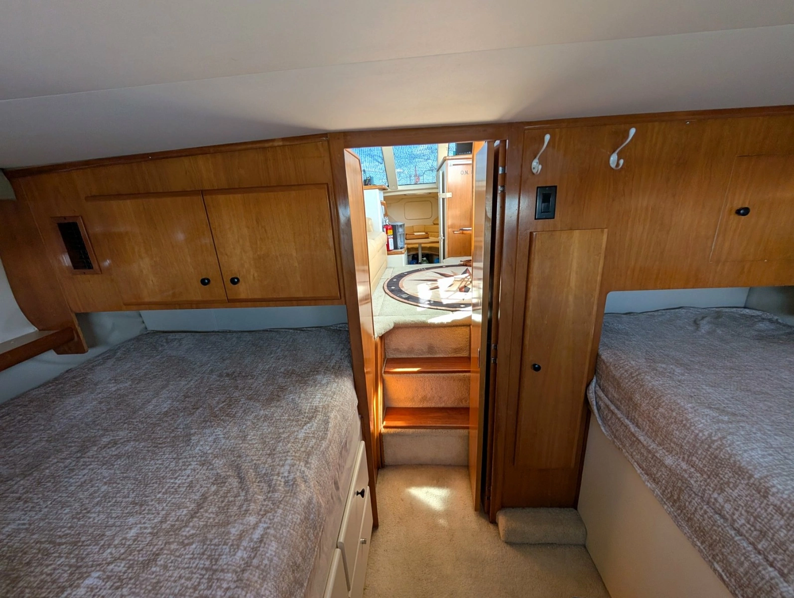 2001 Carver 326 Aft Cabin