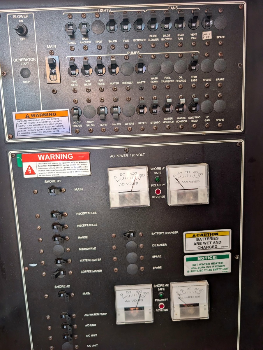 2001 Carver 326 Aft Cabin
