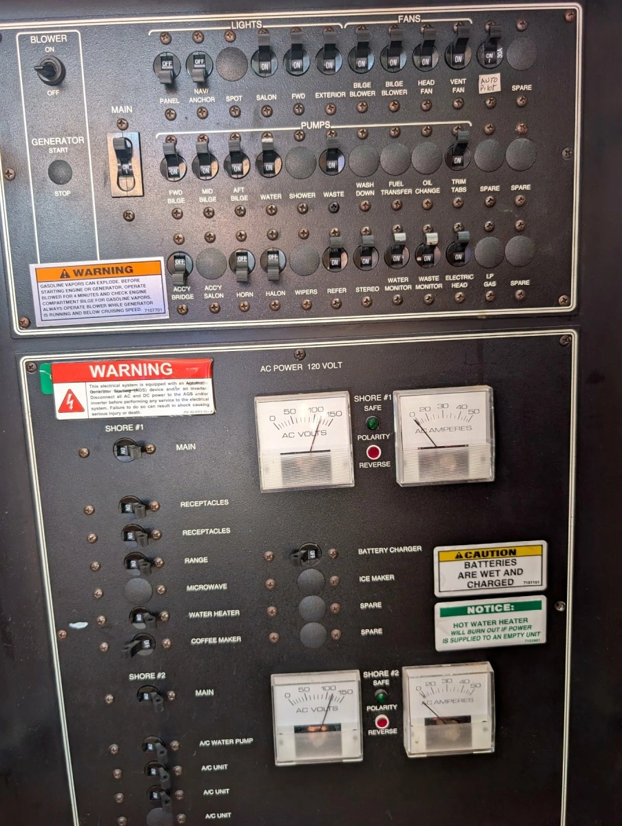 2001 Carver 326 Aft Cabin