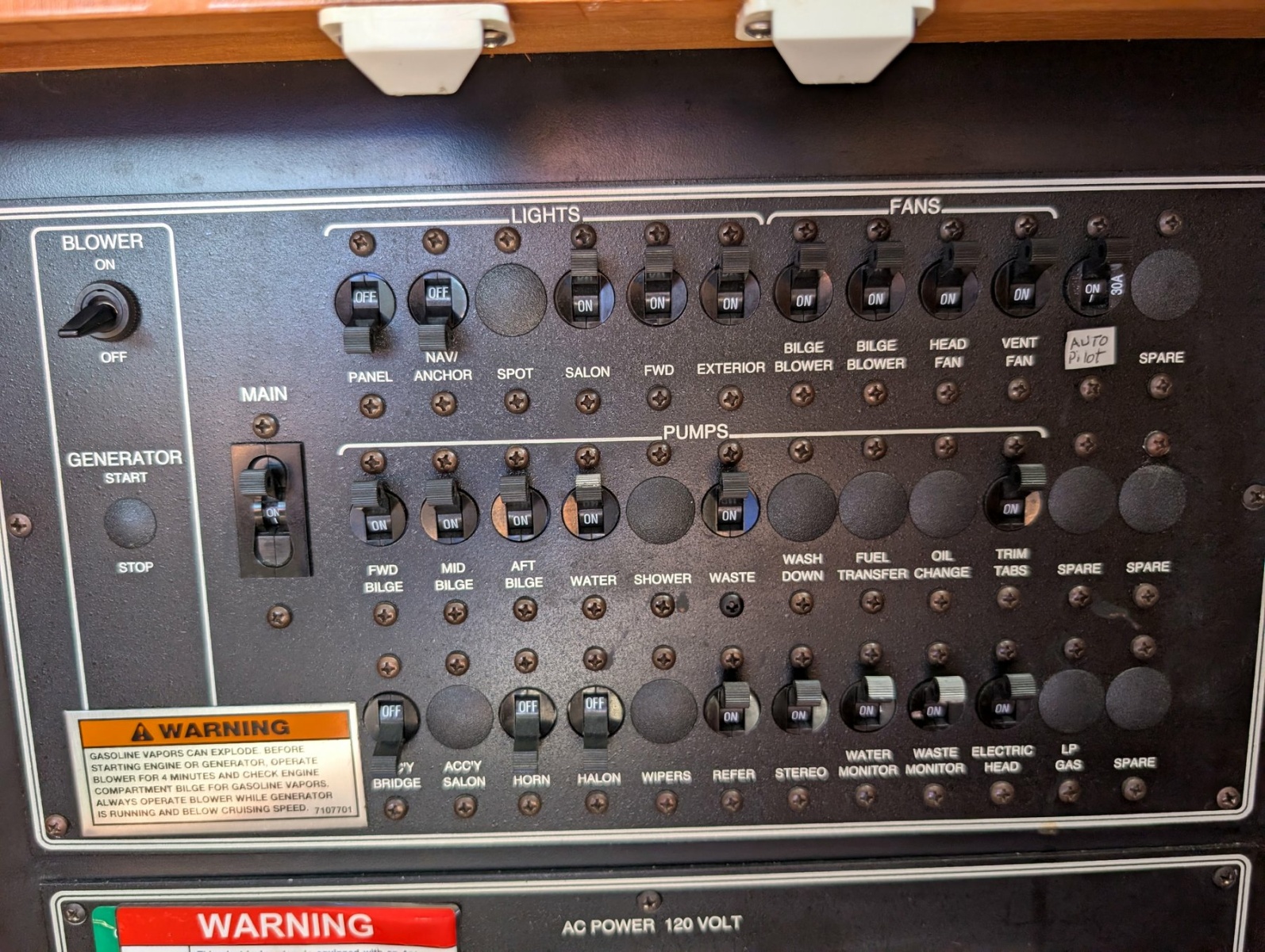 2001 Carver 326 Aft Cabin