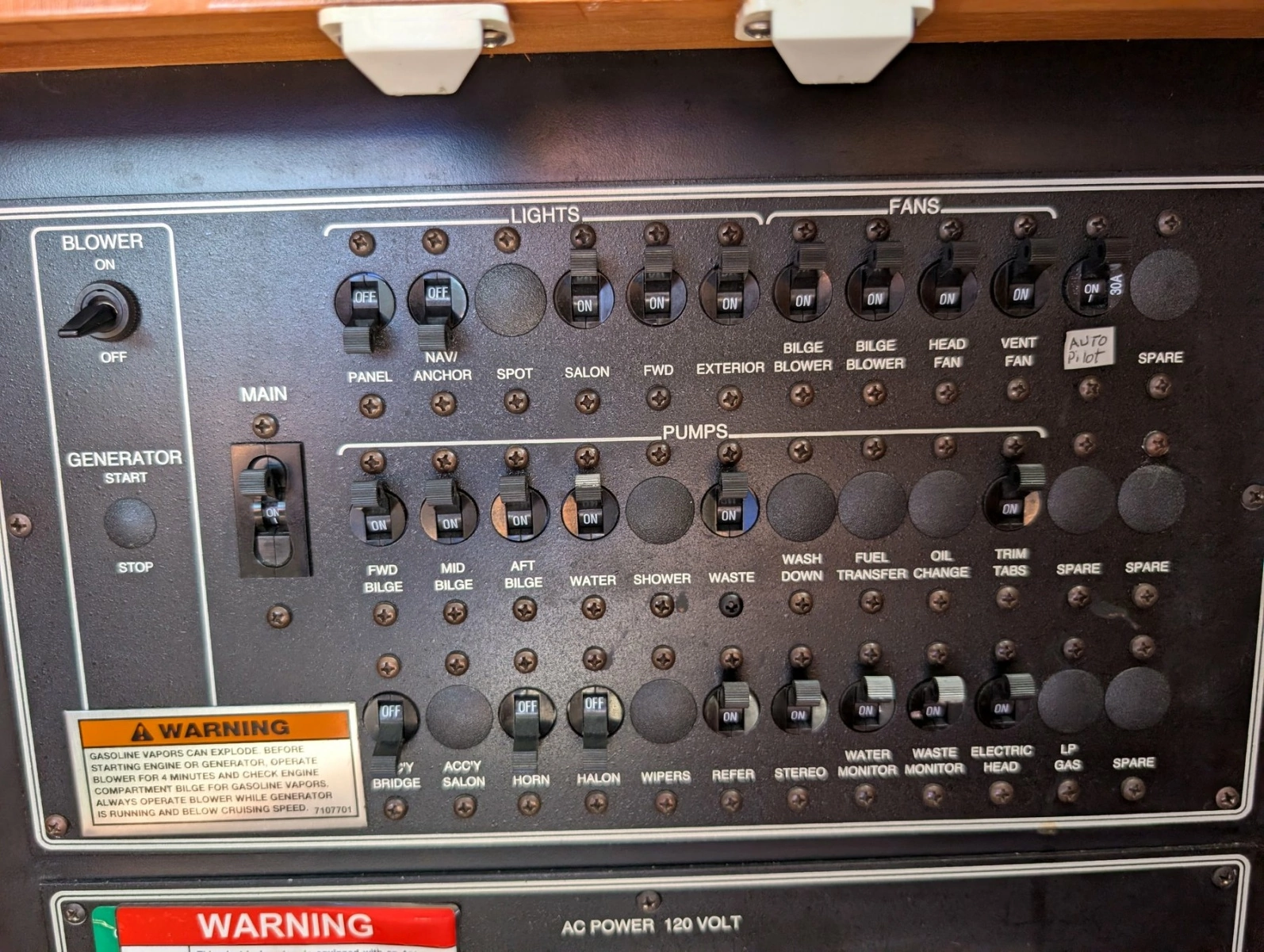 2001 Carver 326 Aft Cabin