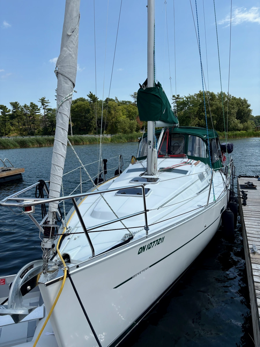2005 Beneteau  323