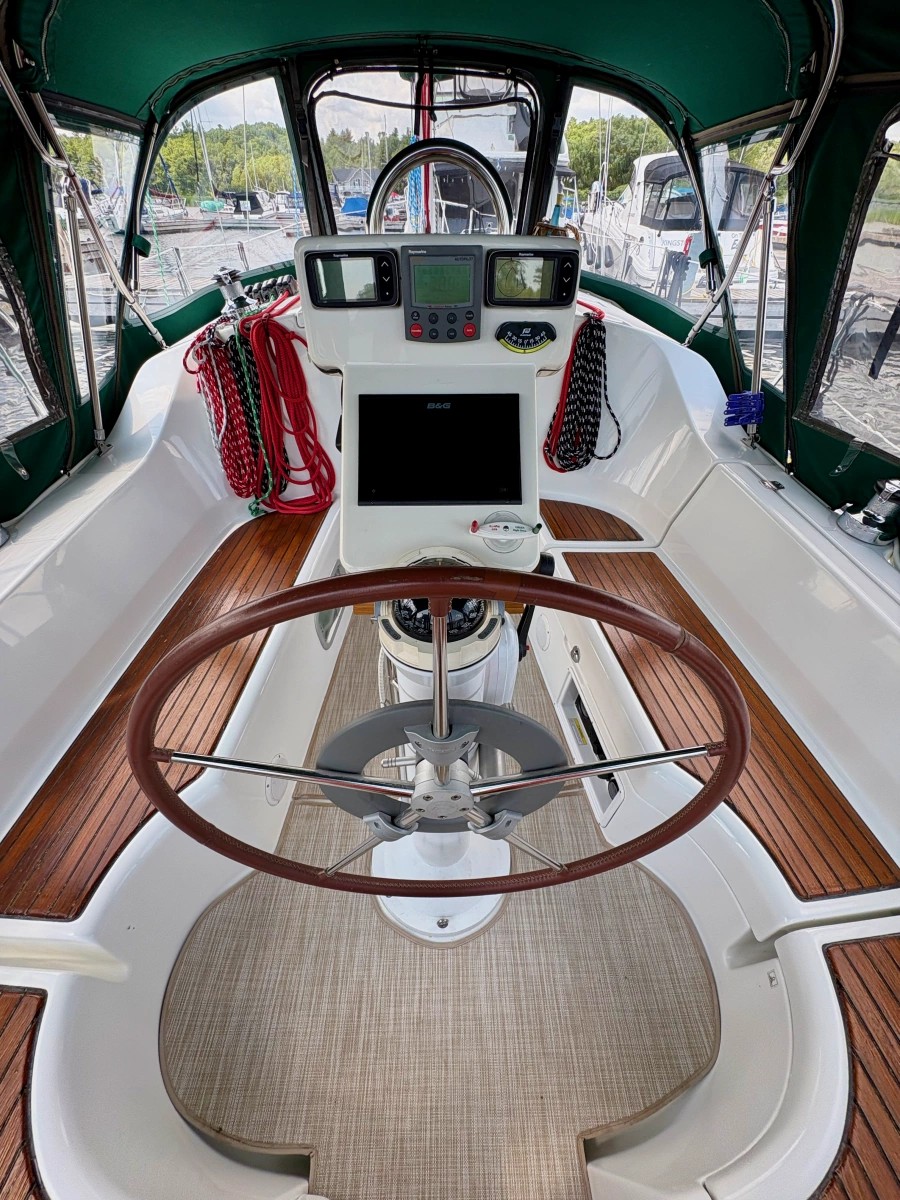 2005 Beneteau  323