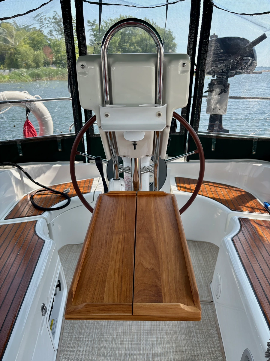 2005 Beneteau  323