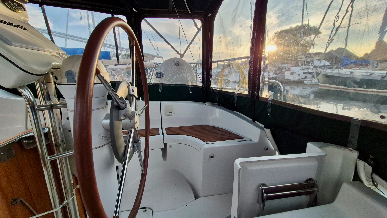 2005 Beneteau  323