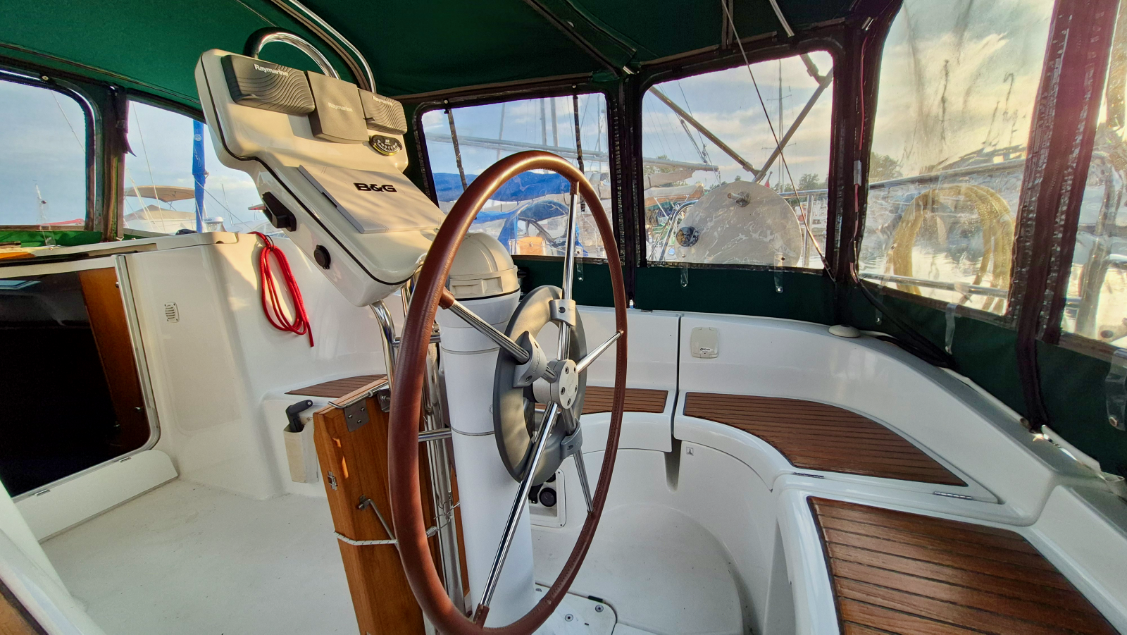 2005 Beneteau  323