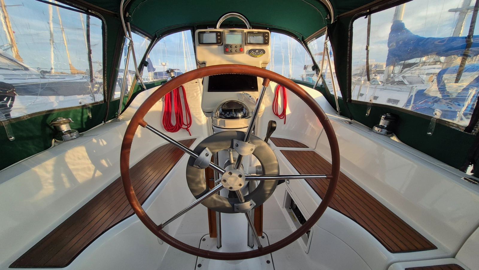 2005 Beneteau  323
