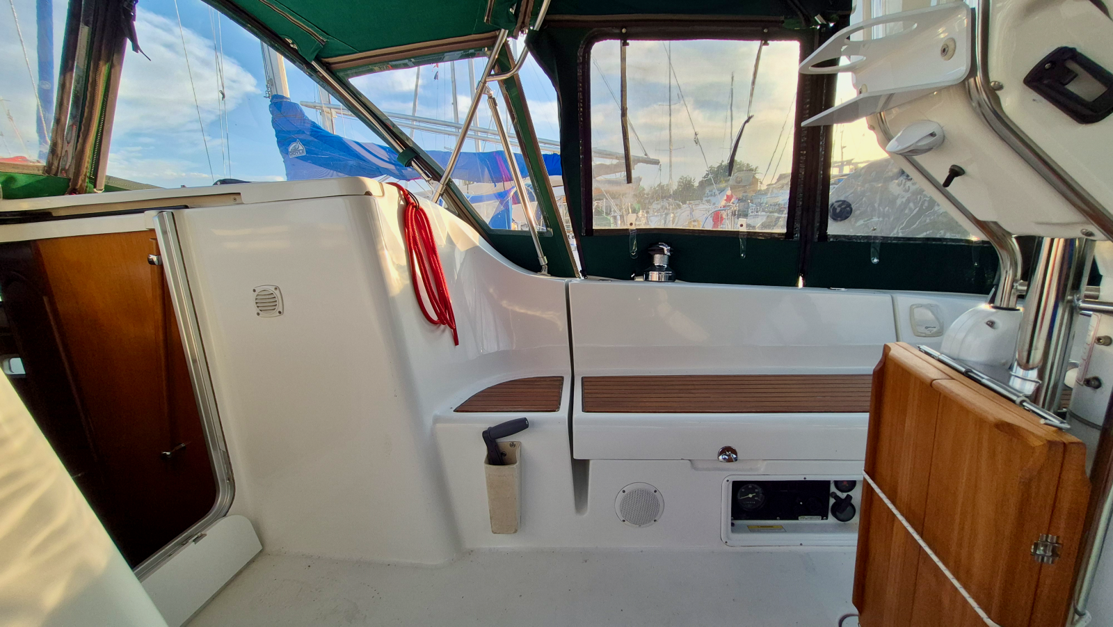2005 Beneteau  323