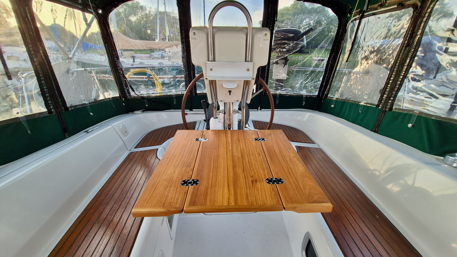 2005 Beneteau  323