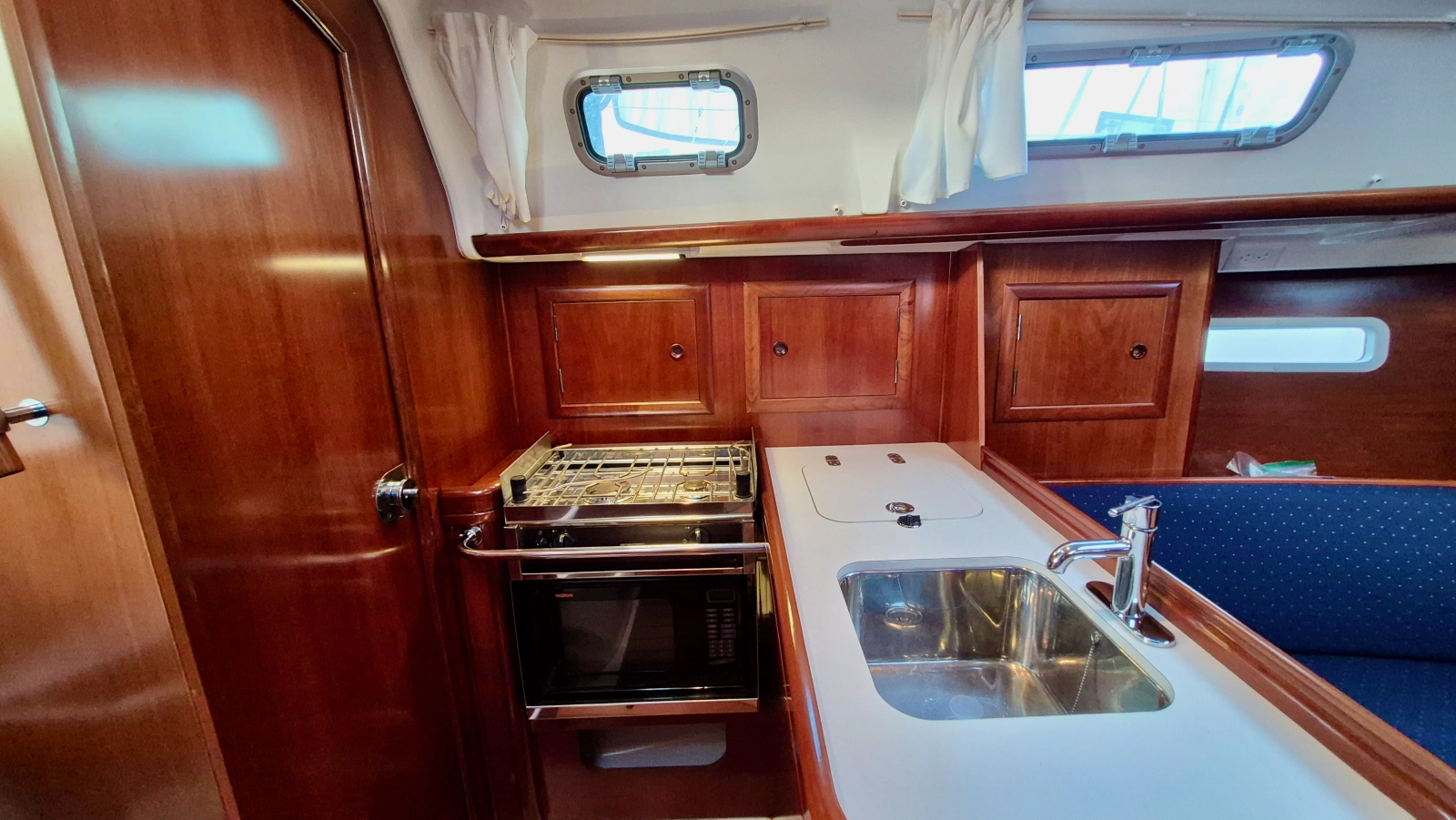 2005 Beneteau  323