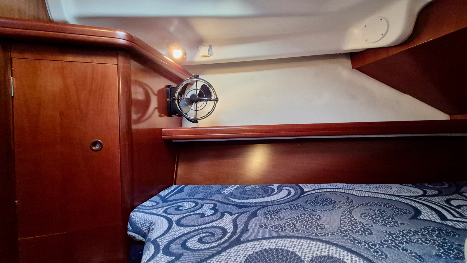 2005 Beneteau  323