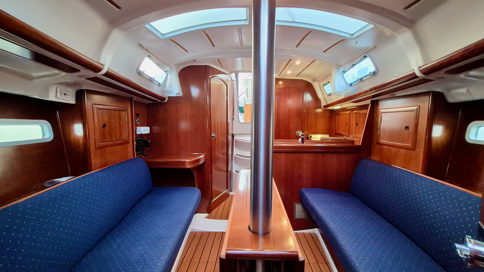2005 Beneteau  323