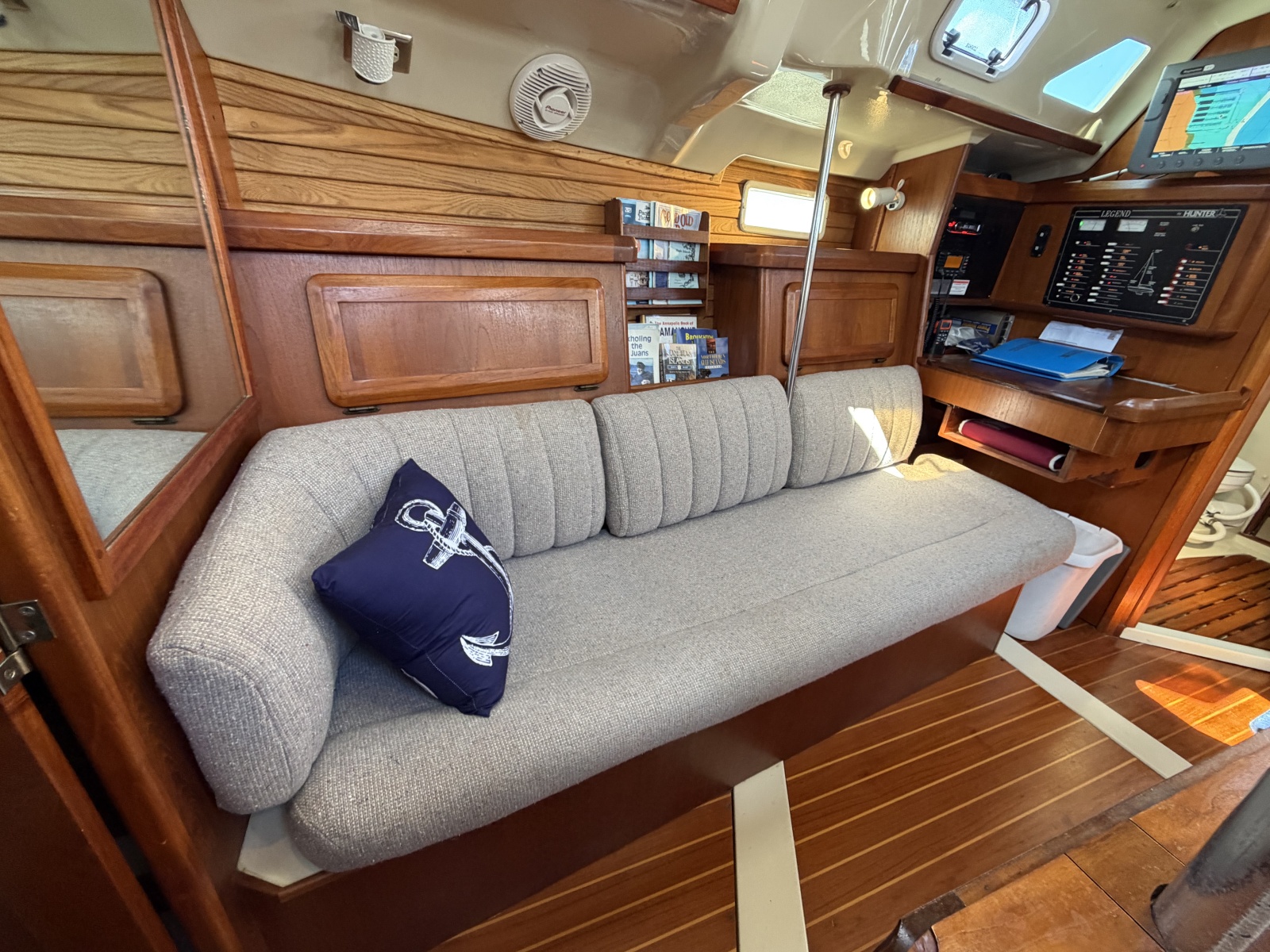 1990 Hunter Legend 37.5