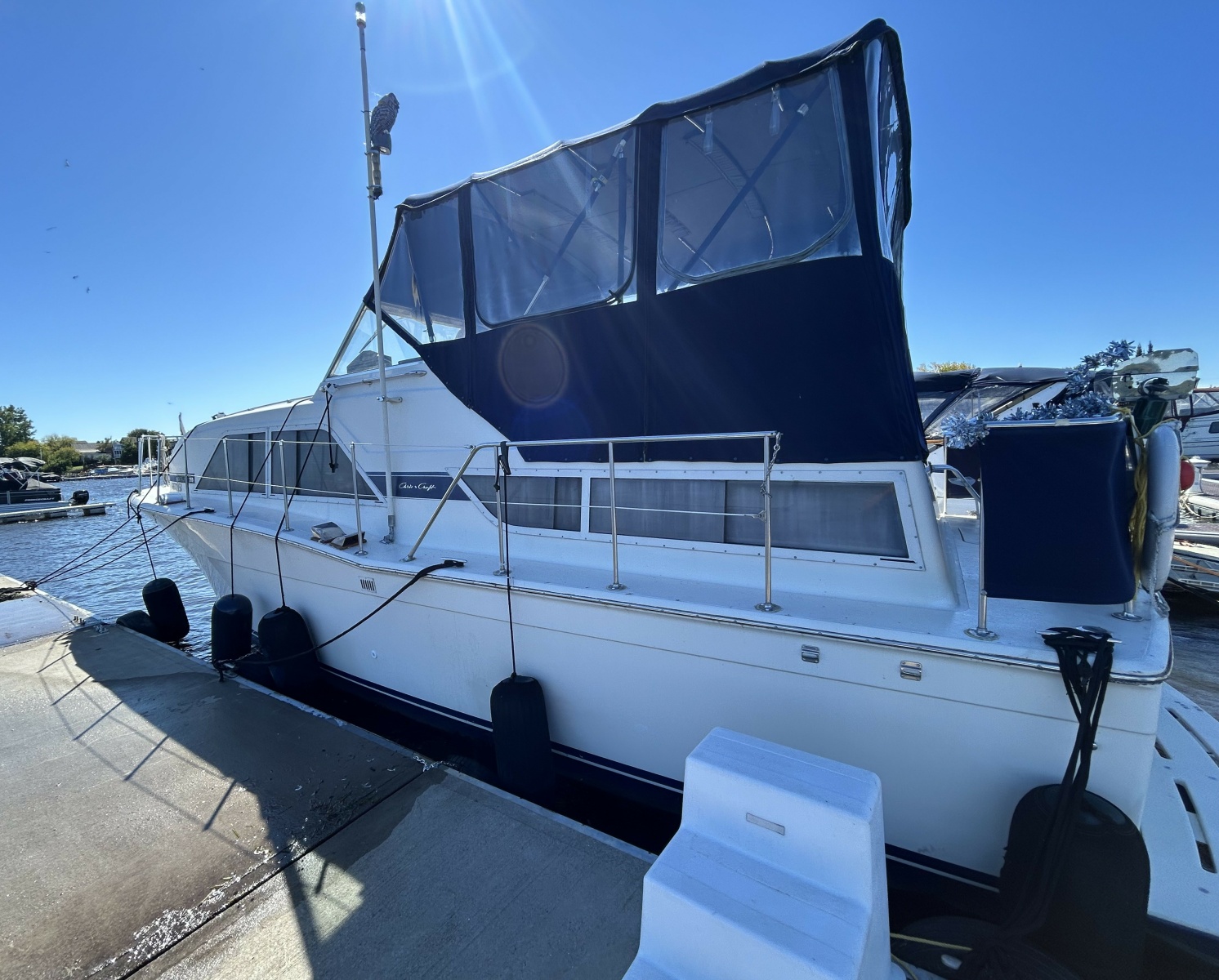 1976 Chris Craft  Catelina 350