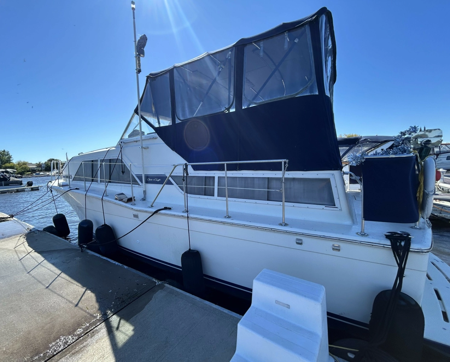 1976 Chris Craft  Catelina 350