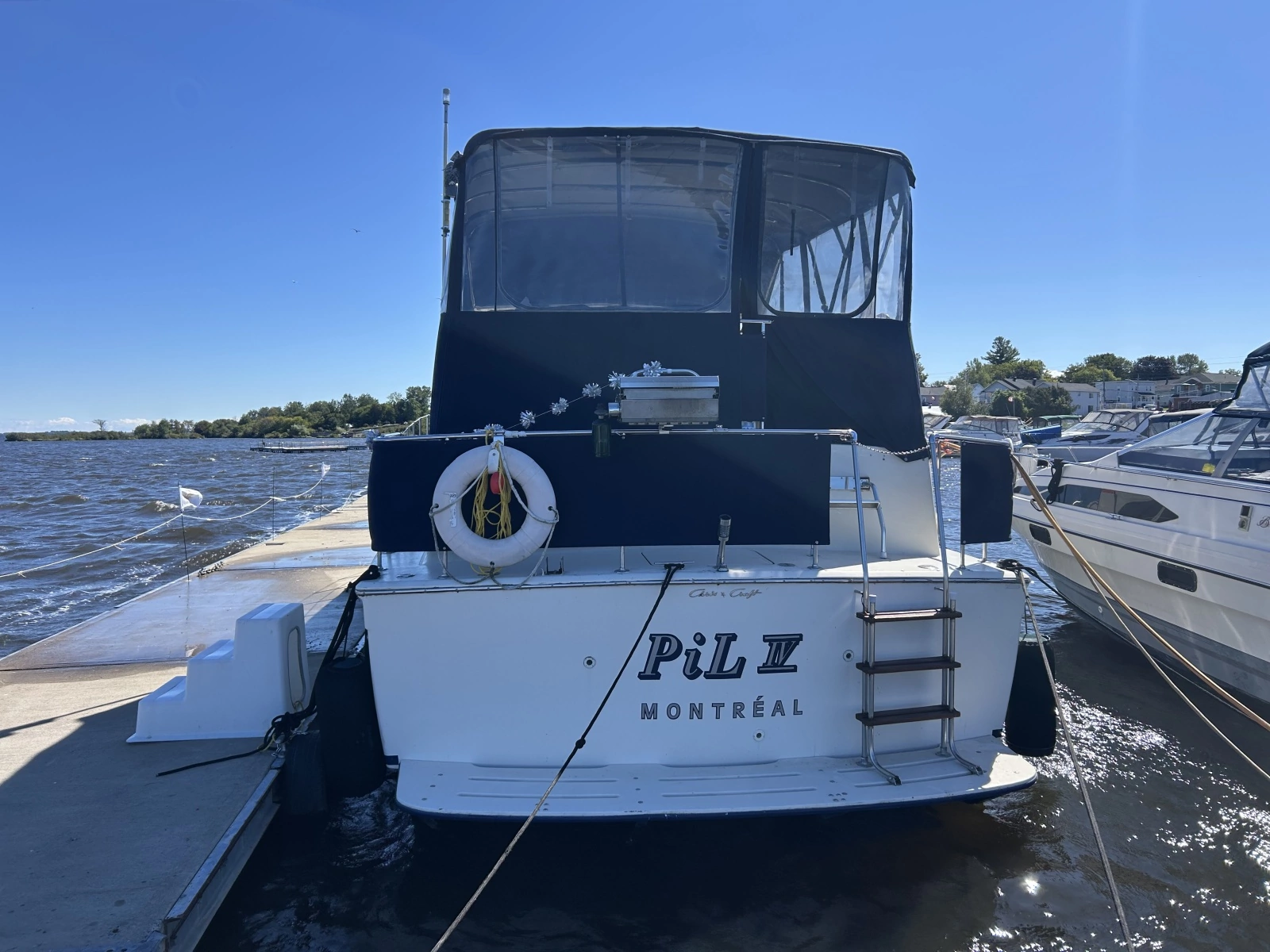 1976 Chris Craft  Catelina 350