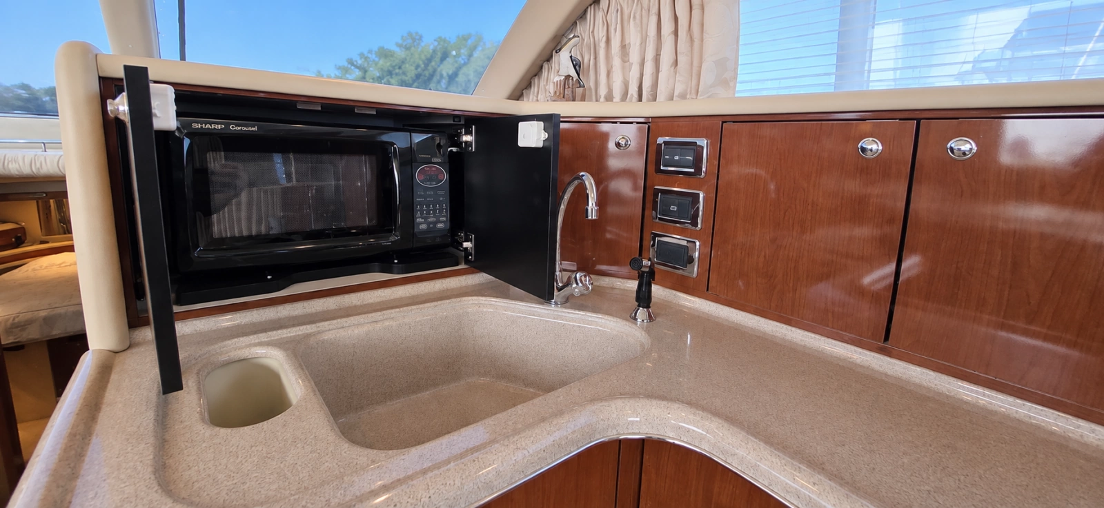 2003 Sea Ray 480 Sedan Bridge