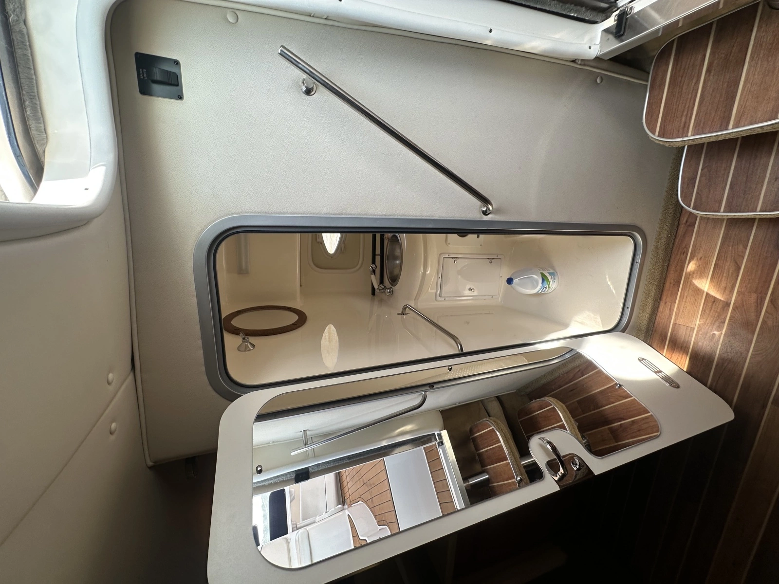 2006 Rinker 300 EC