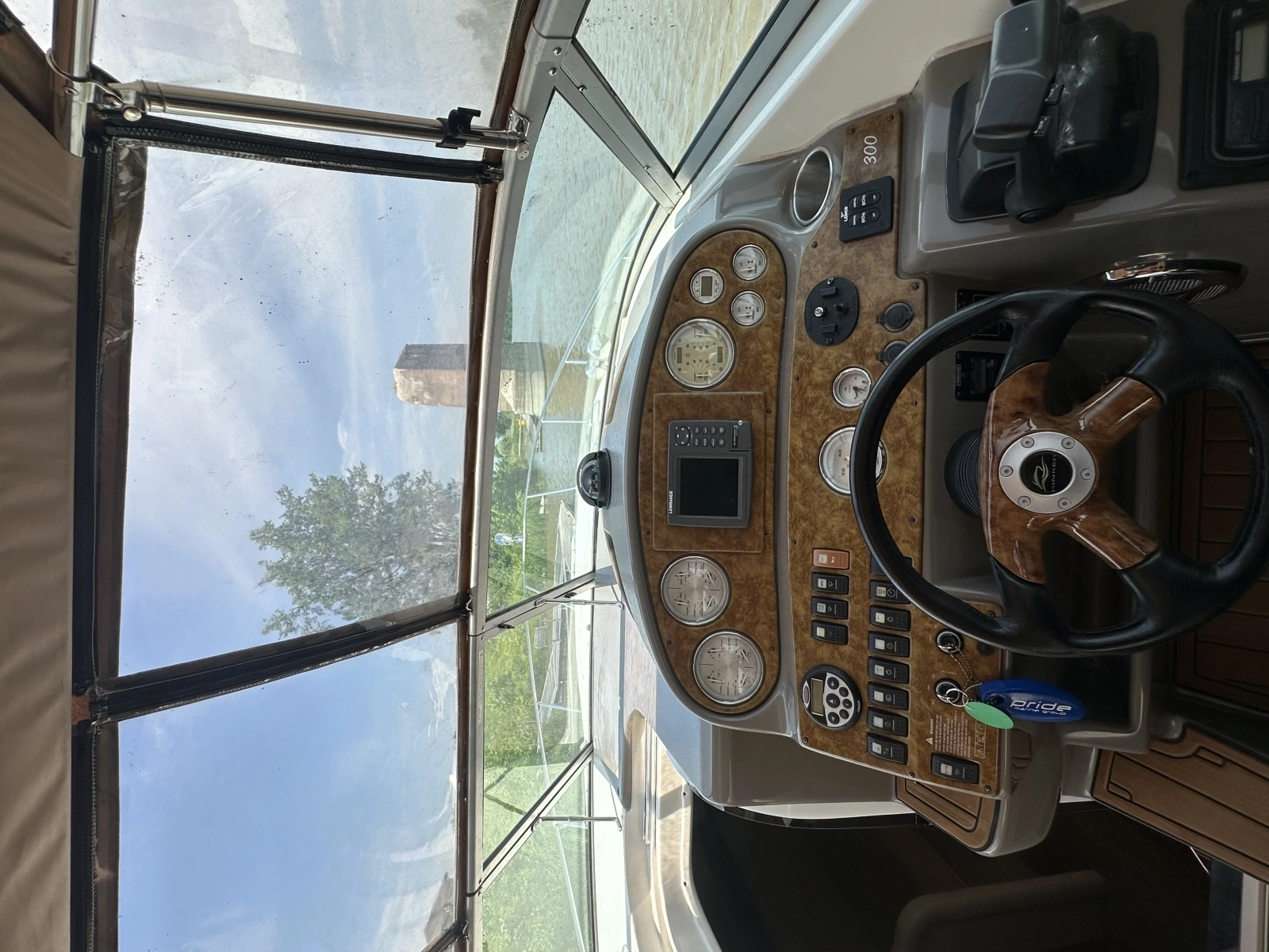 2006 Rinker 300 EC