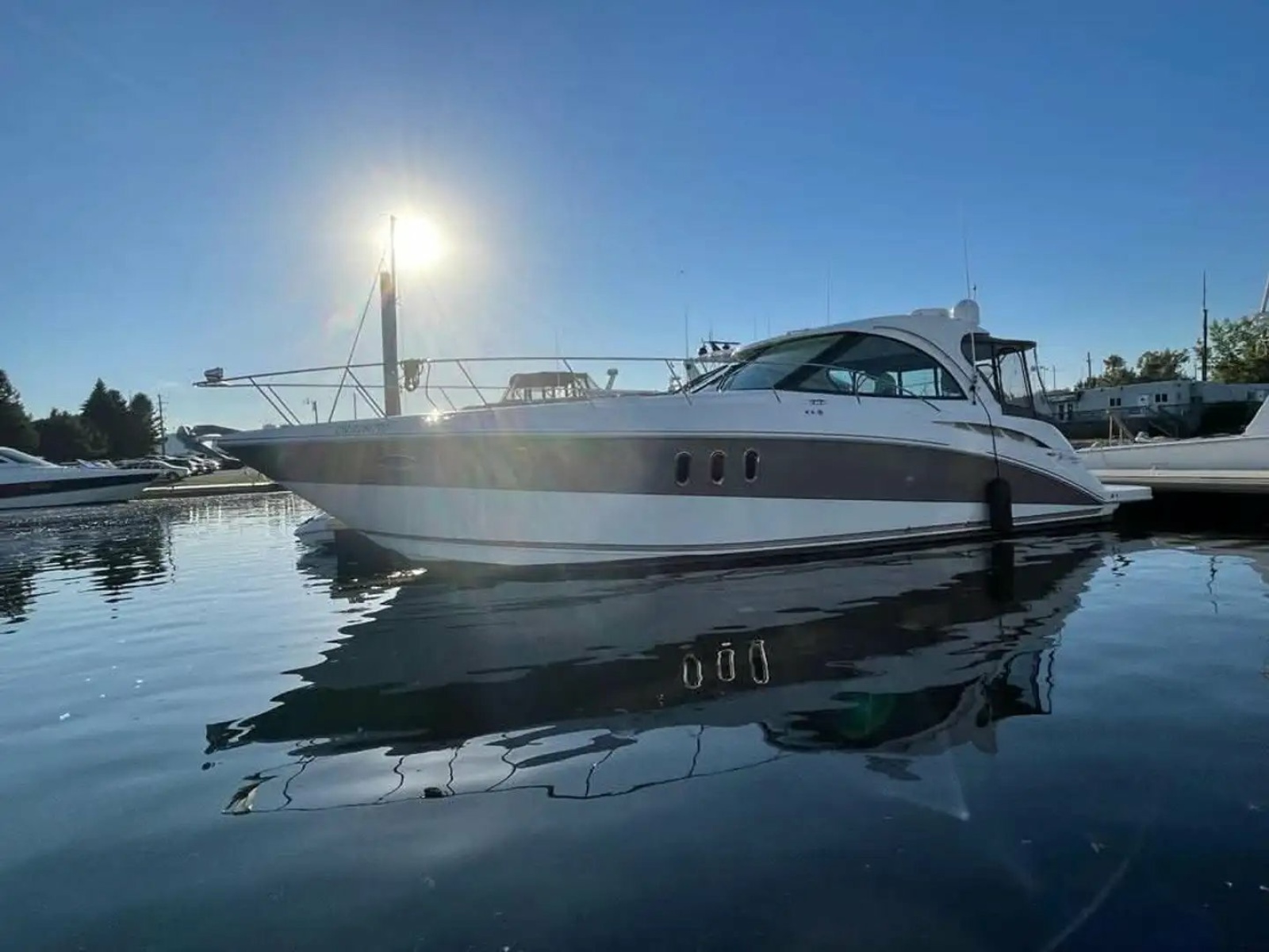 2008 Cruisers Yachts 390 Sport Coupe