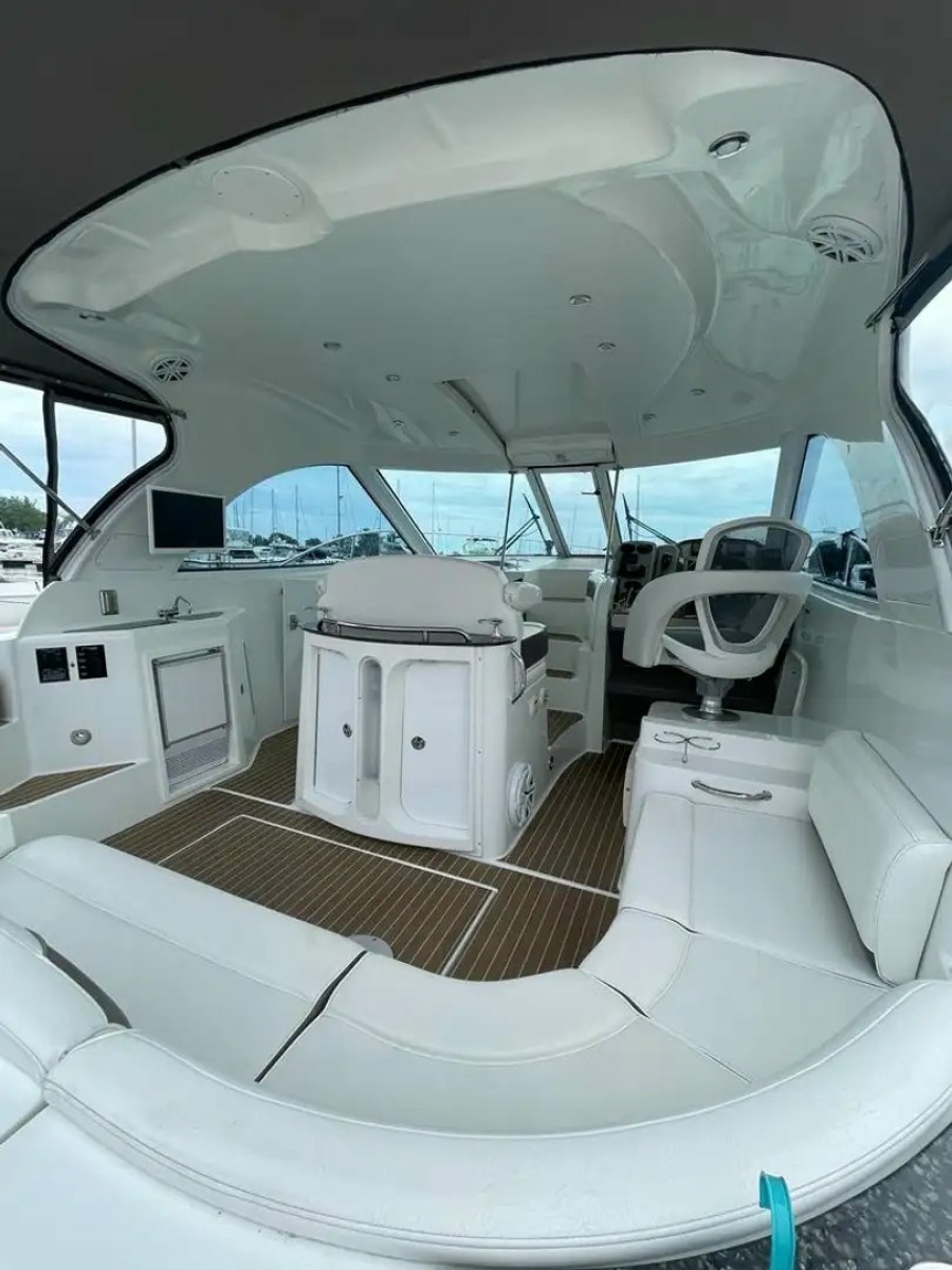 2008 Cruisers Yachts 390 Sport Coupe