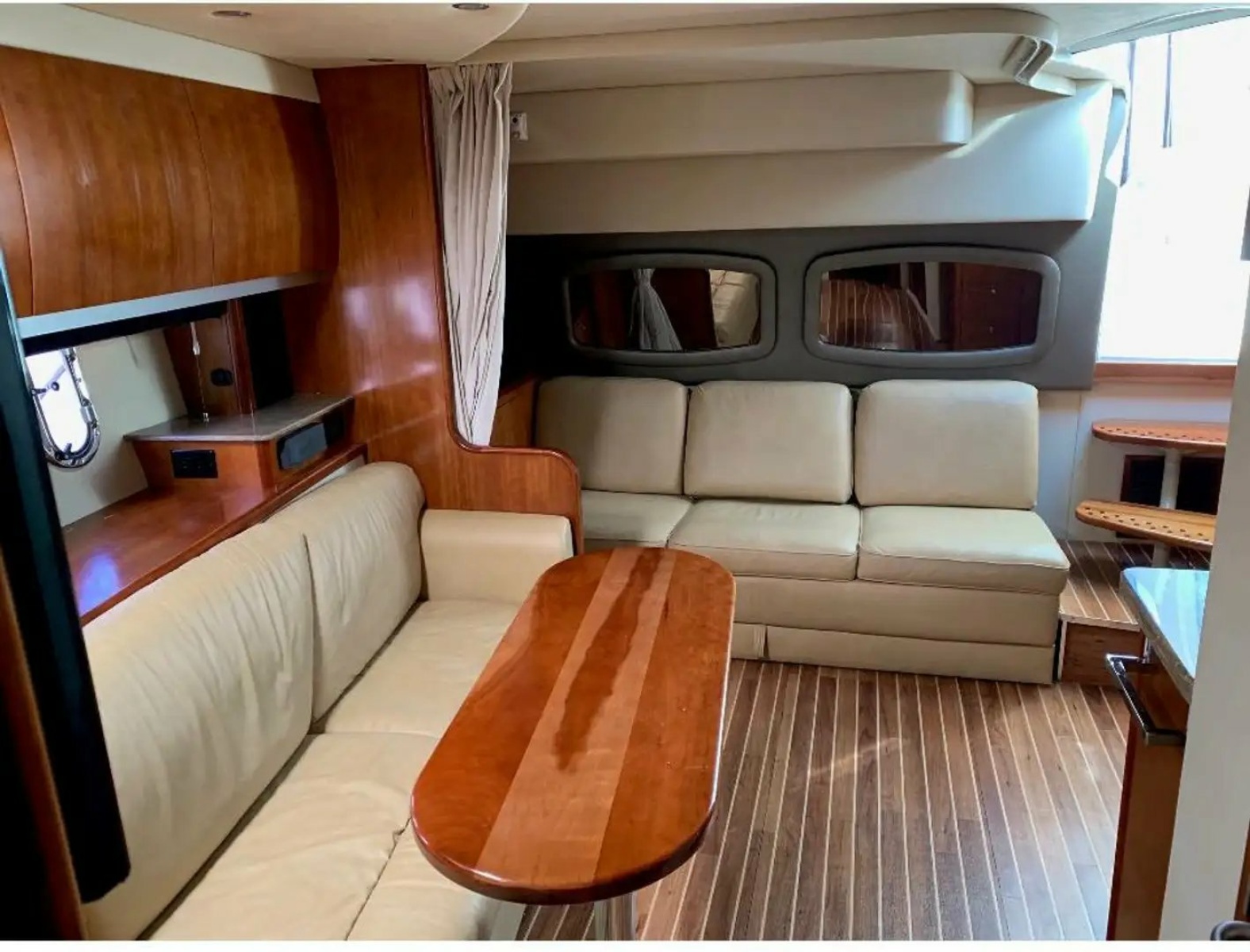 2008 Cruisers Yachts 390 Sport Coupe
