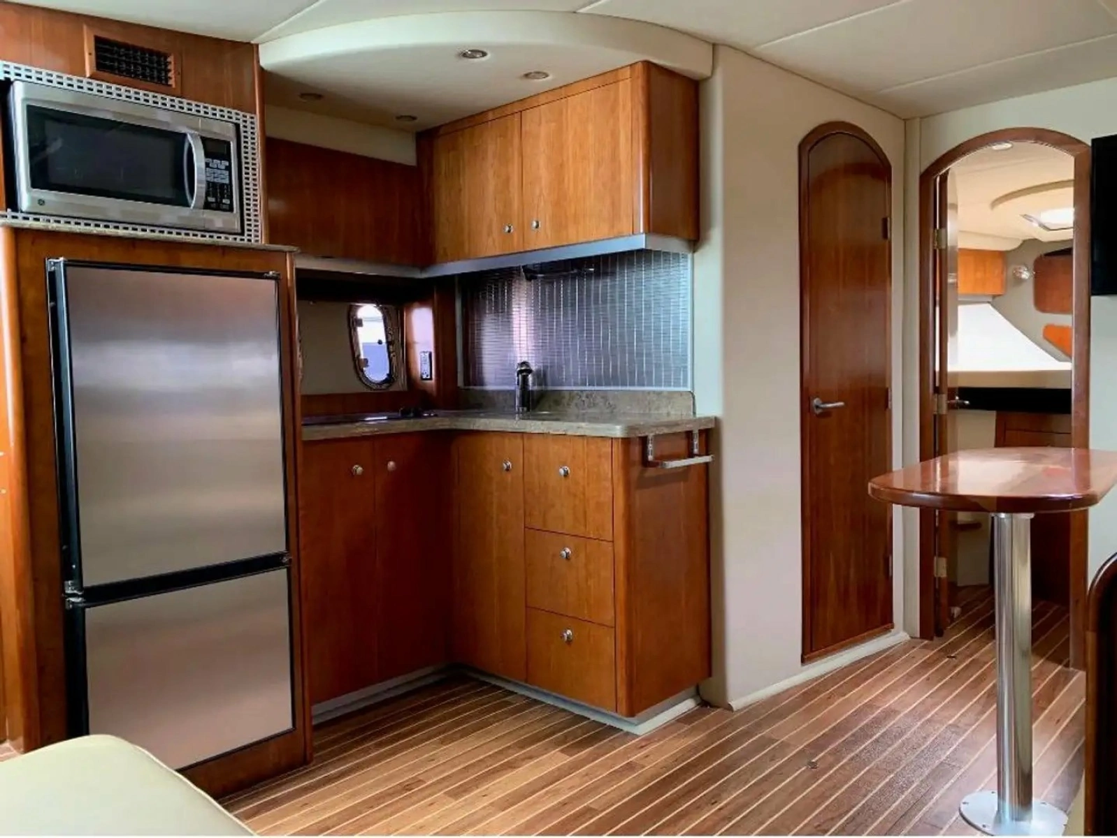 2008 Cruisers Yachts 390 Sport Coupe