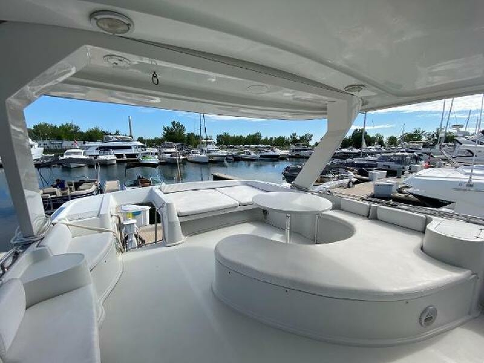 1999 Bluewater 5200