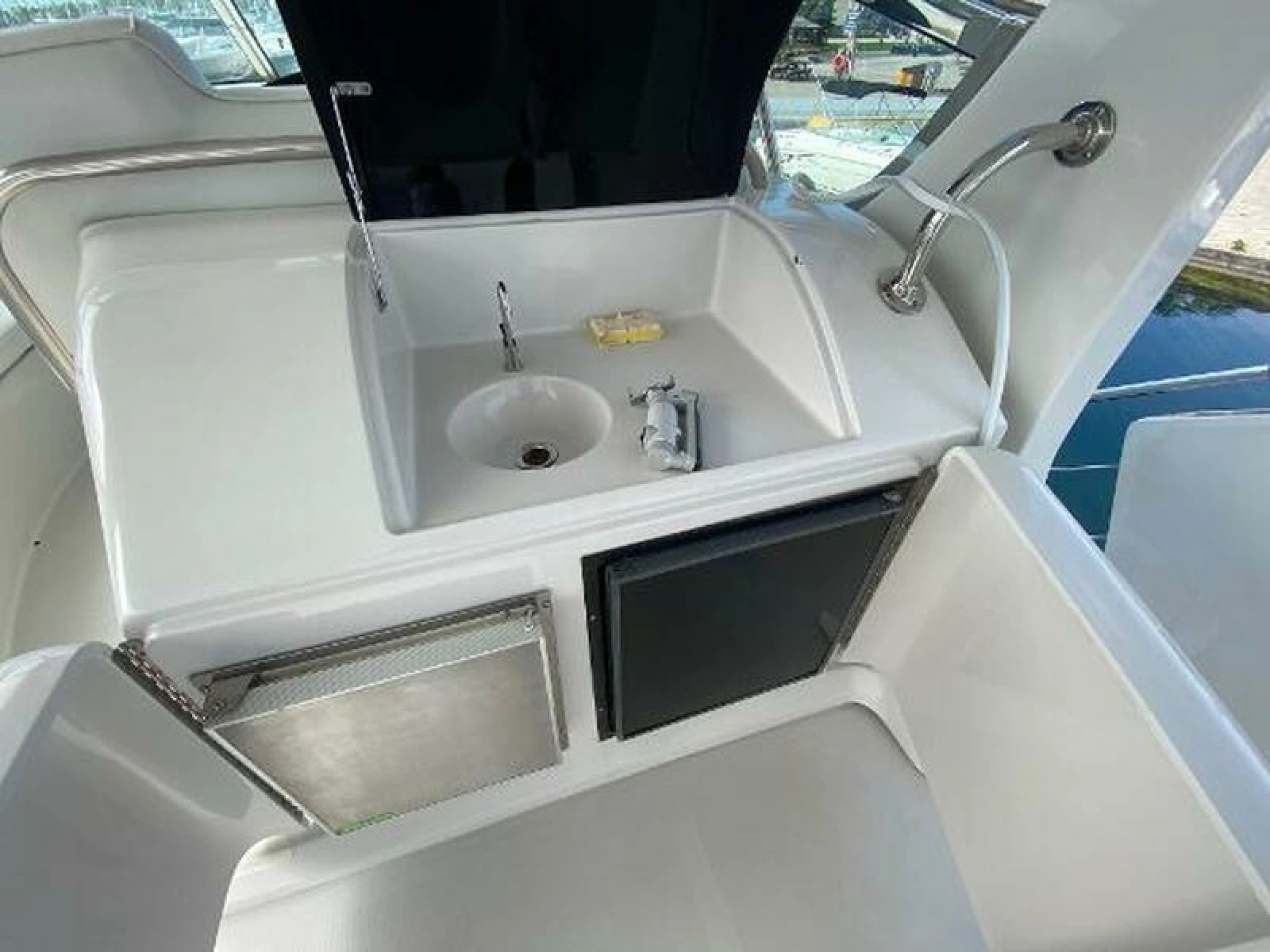 1999 Bluewater 5200