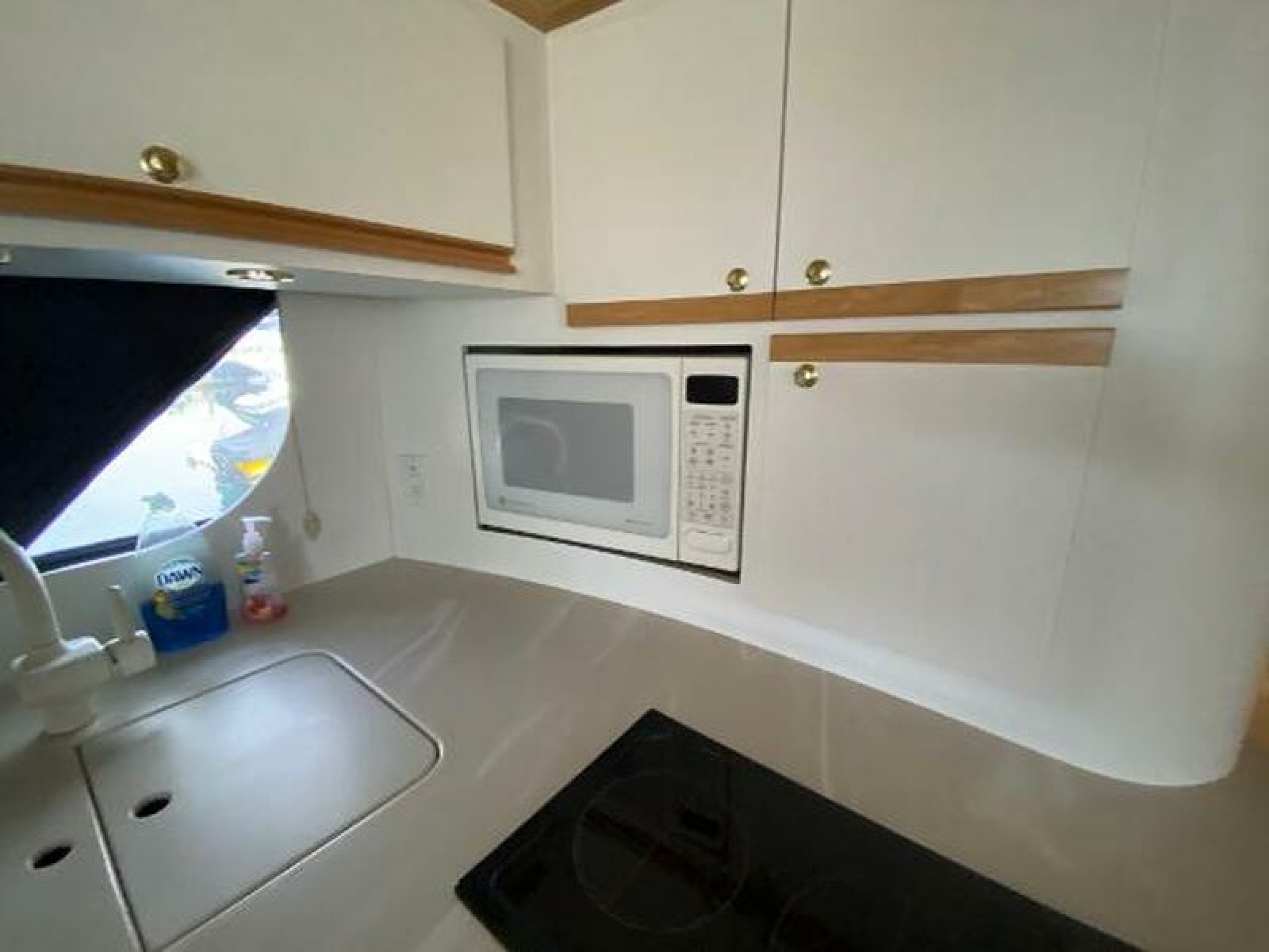 1999 Bluewater 5200