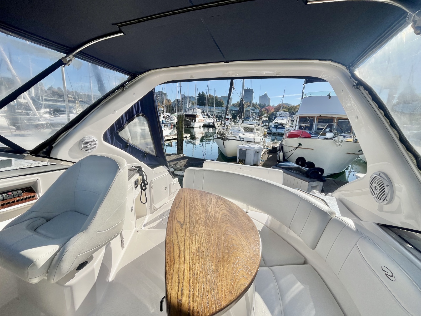 2009 Regal 3060 Window Express
