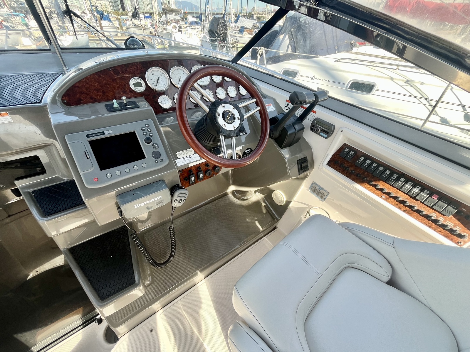 2009 Regal 3060 Window Express