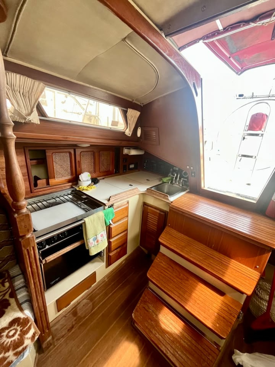 1981 Islander  36