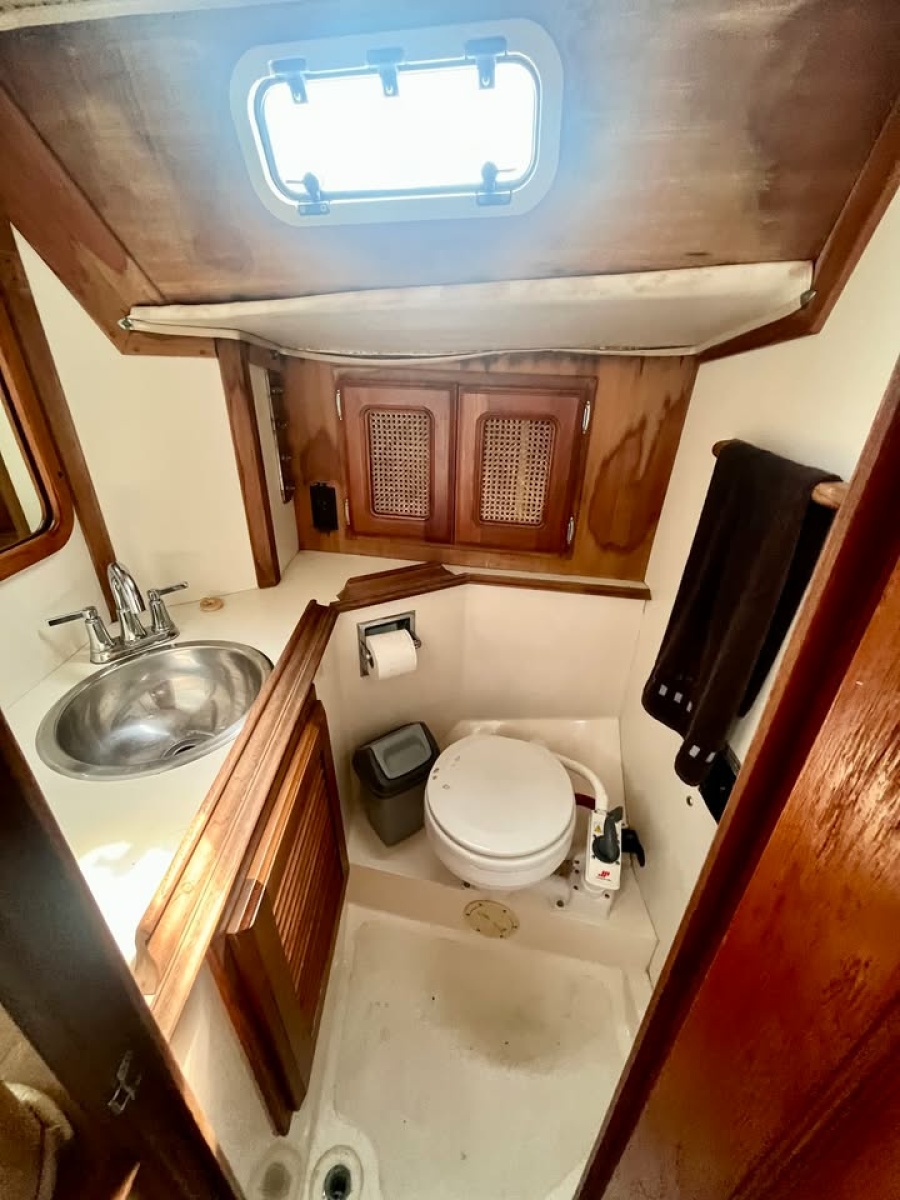 1981 Islander  36