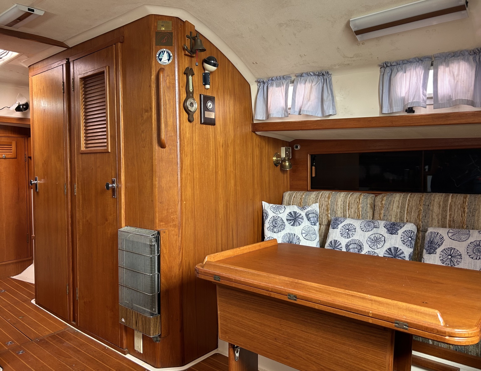 1984 Hinterhoeller Nonsuch 30 Ultra