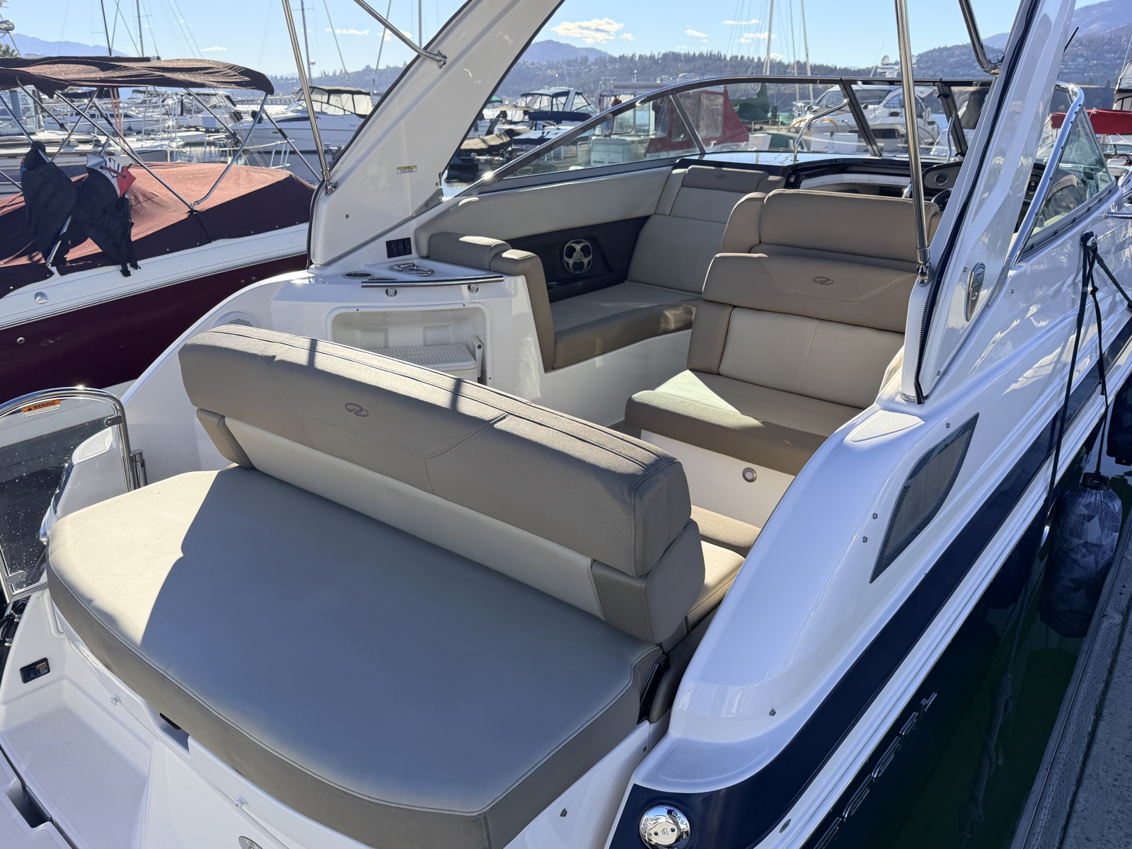 2014 Regal 28 Express