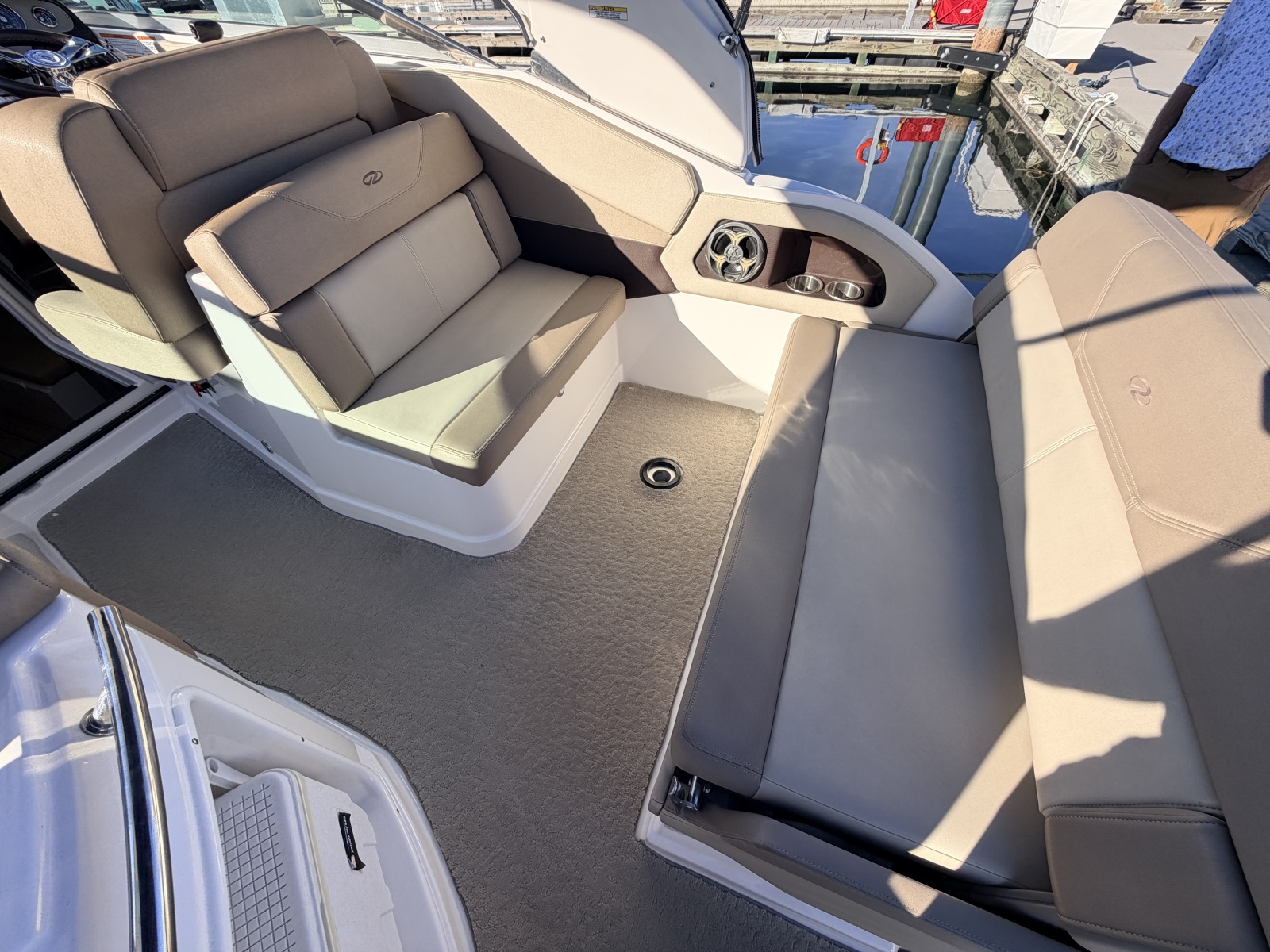 2014 Regal 28 Express