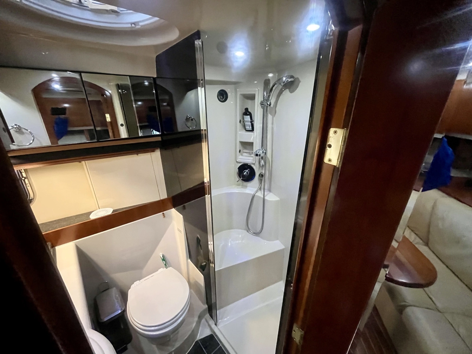 2008 Cruisers Yachts 390 Sport Coupe