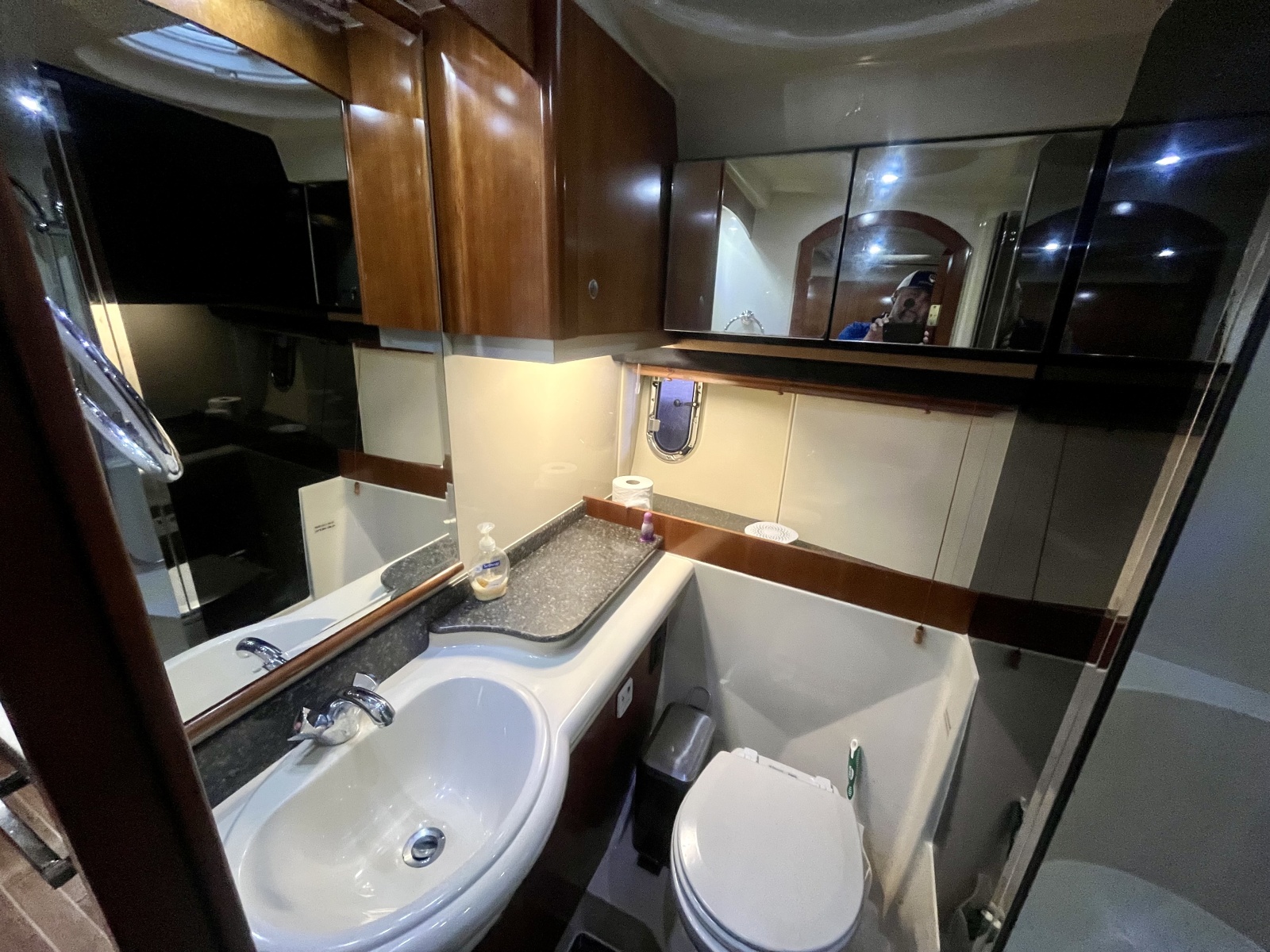 2008 Cruisers Yachts 390 Sport Coupe