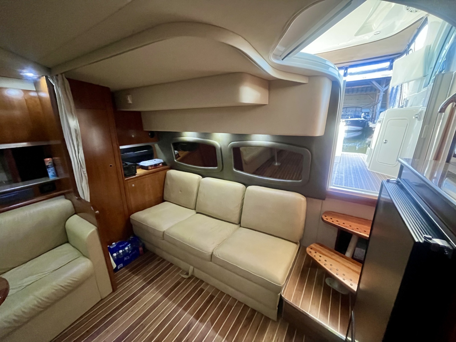 2008 Cruisers Yachts 390 Sport Coupe