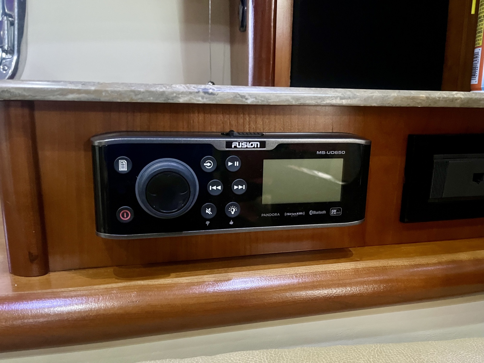 2008 Cruisers Yachts 390 Sport Coupe