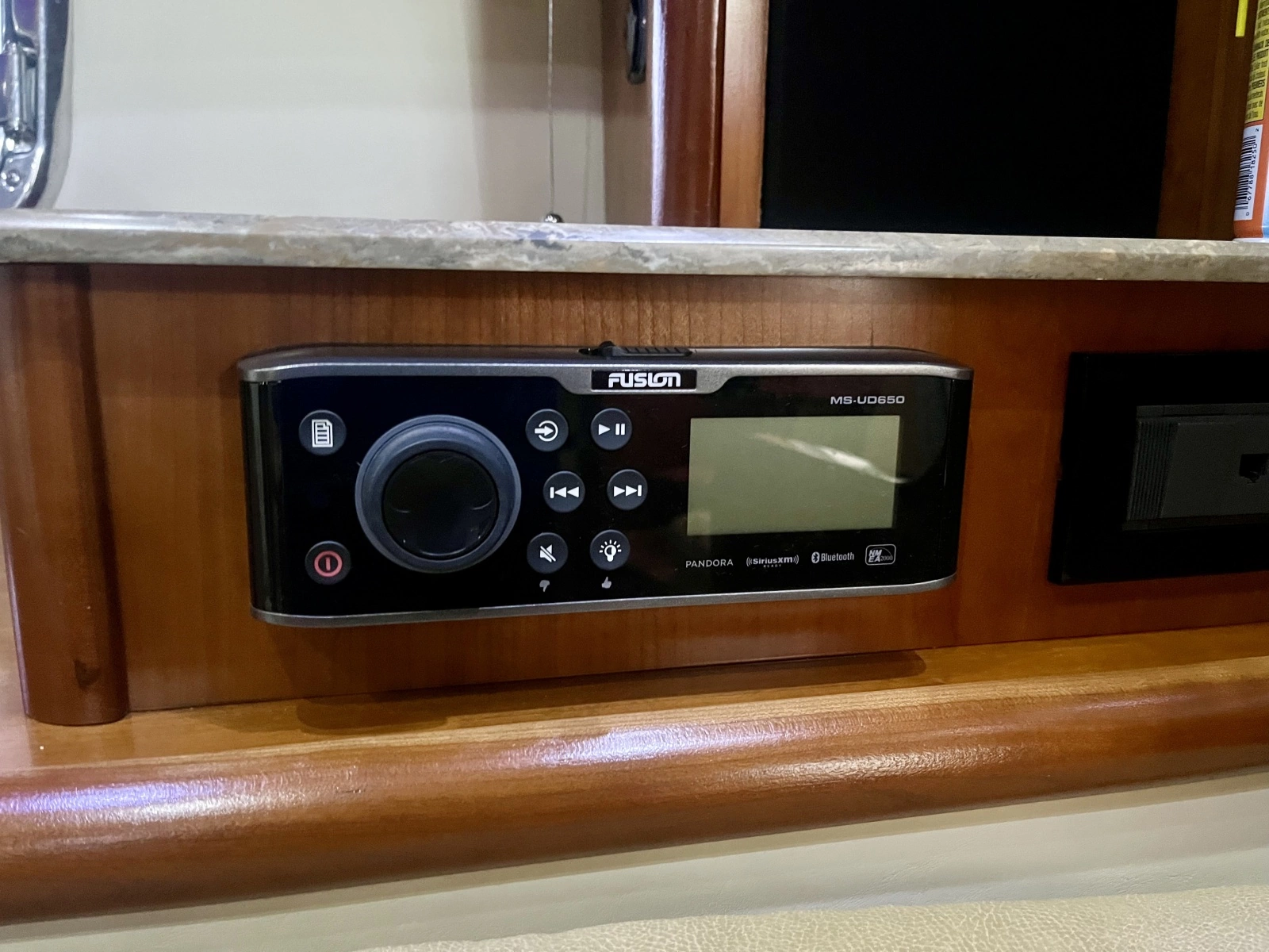 2008 Cruisers Yachts 390 Sport Coupe
