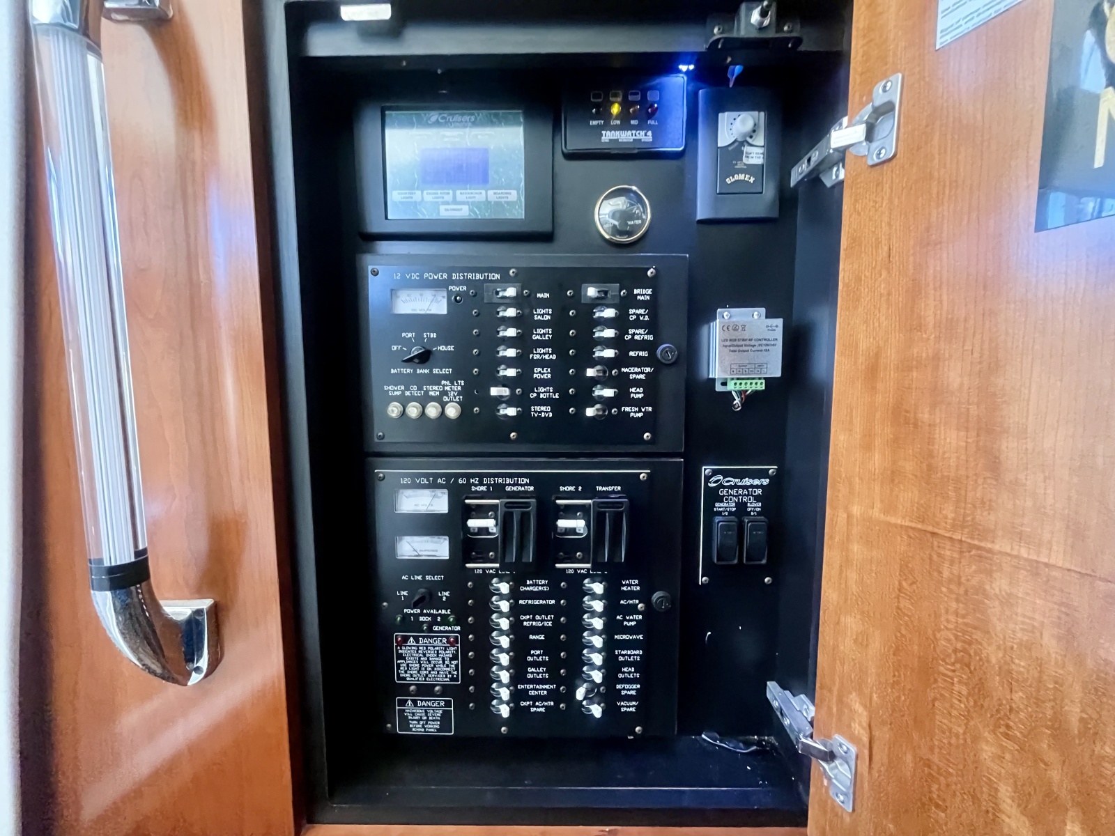 2008 Cruisers Yachts 390 Sport Coupe